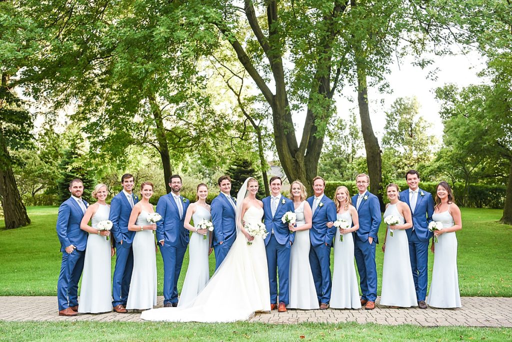 Couple poses with the bridal party