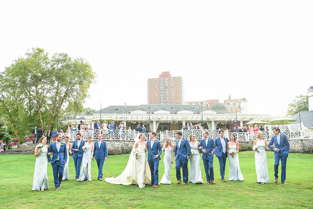 Beautiful outdoor portraits of bridal party