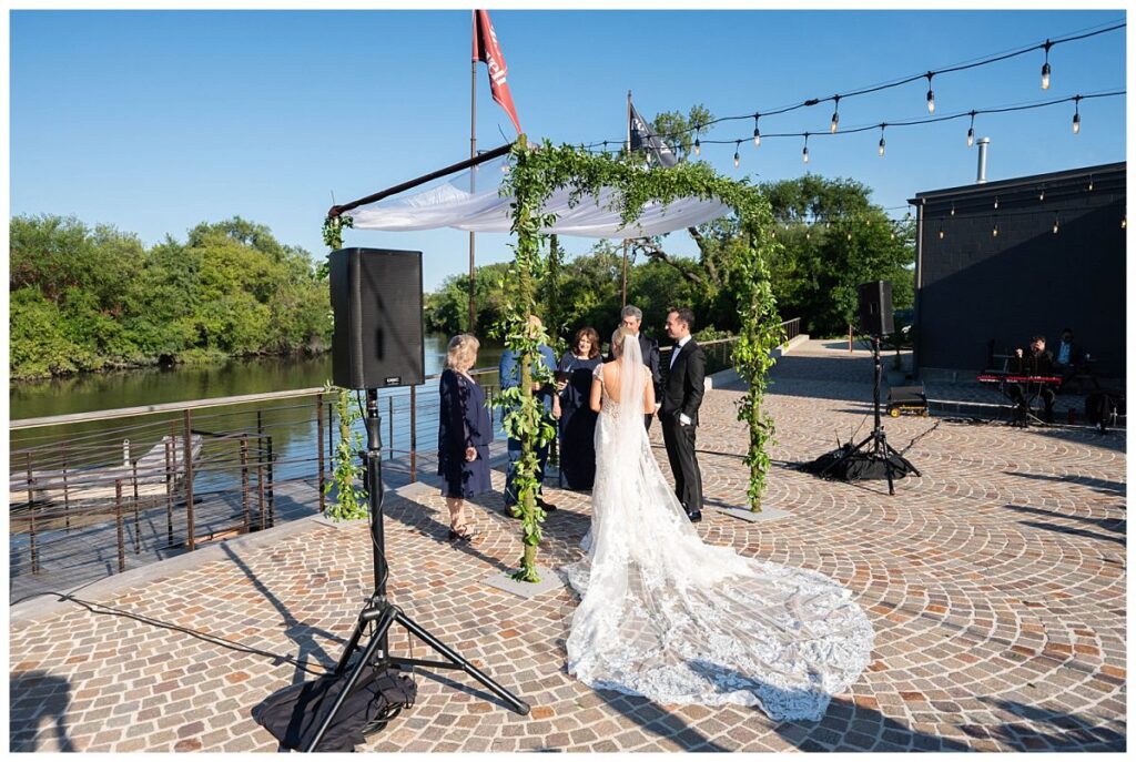 outdoor chicago wedding