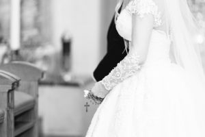 Beautiful lace sleeves on this bride's gown