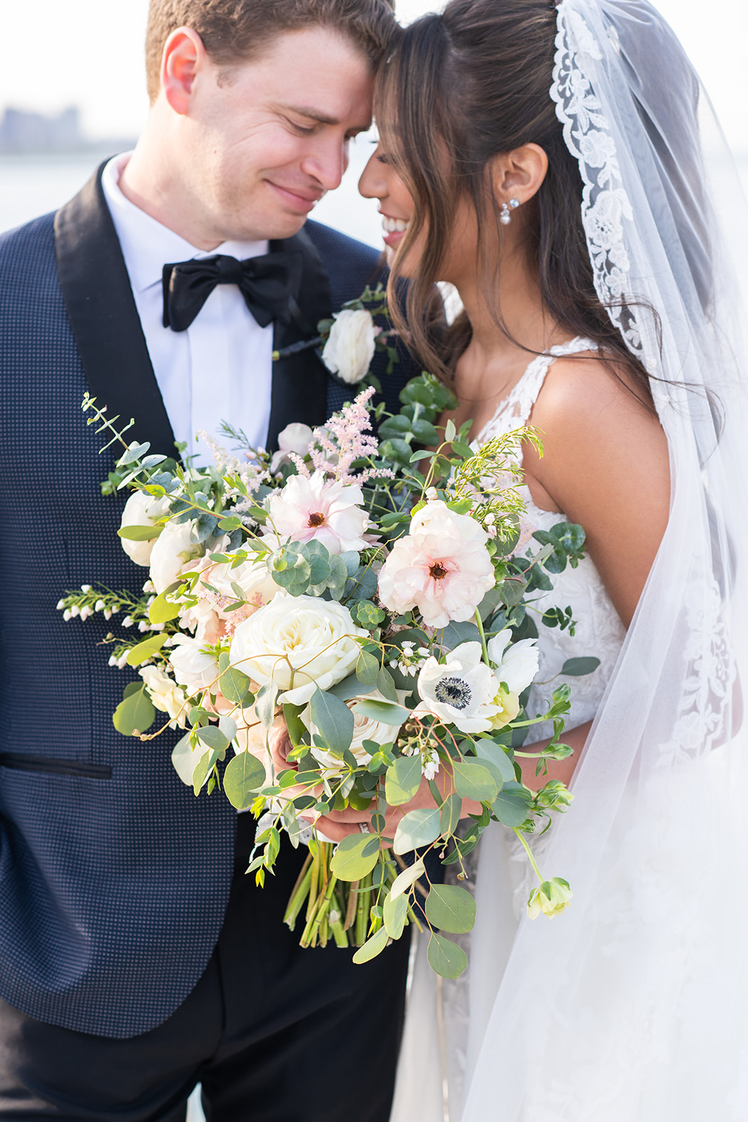 wedding photos outside with bouquet